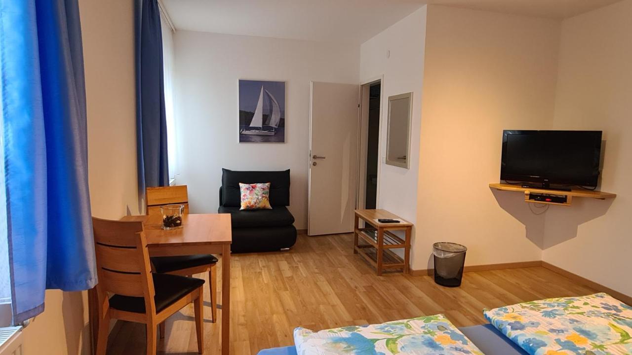 Fruehstueckspension Taeuber Krems an der Donau Esterno foto