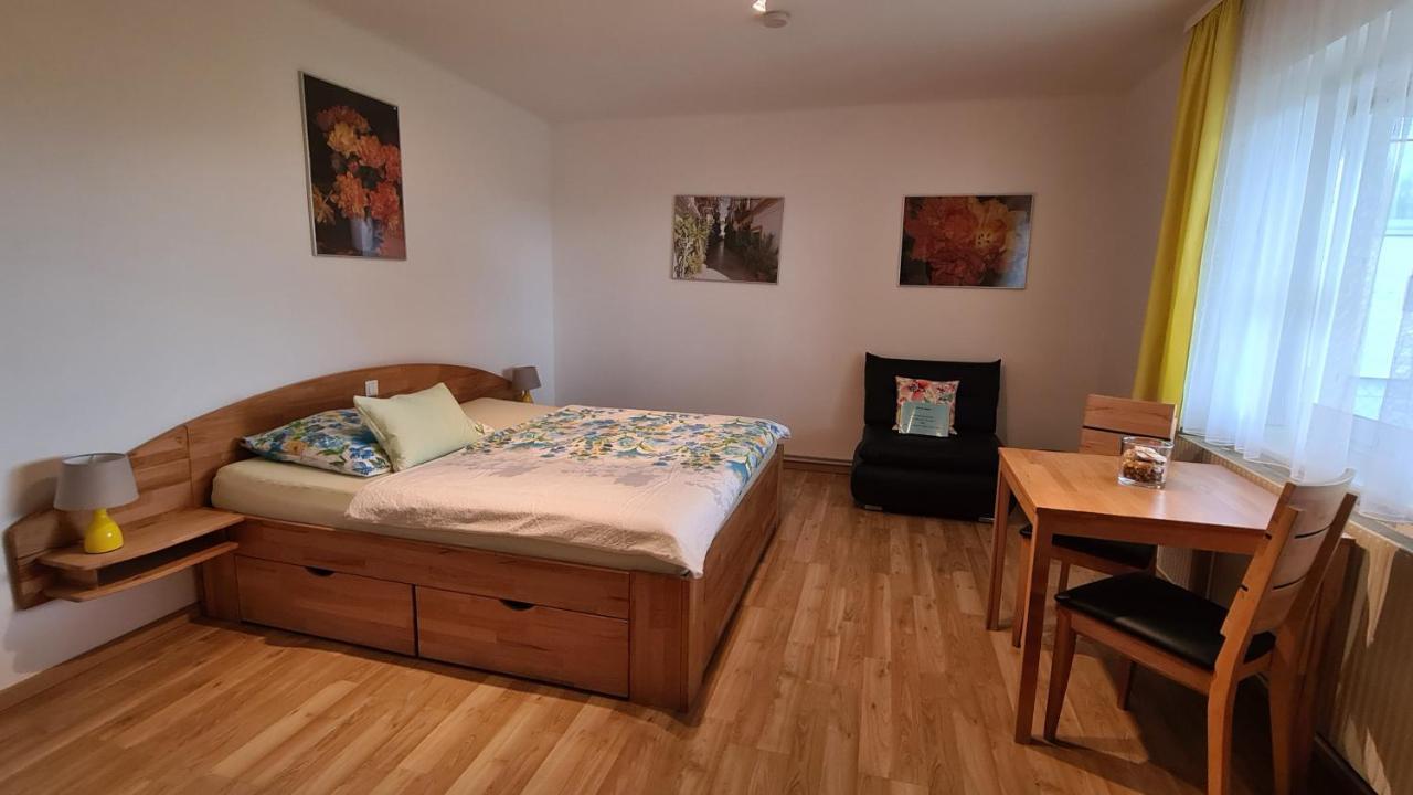Fruehstueckspension Taeuber Krems an der Donau Esterno foto
