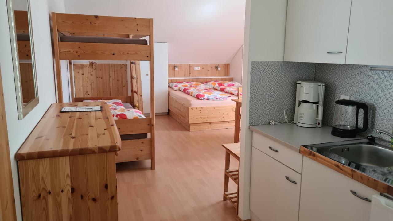 Fruehstueckspension Taeuber Krems an der Donau Esterno foto